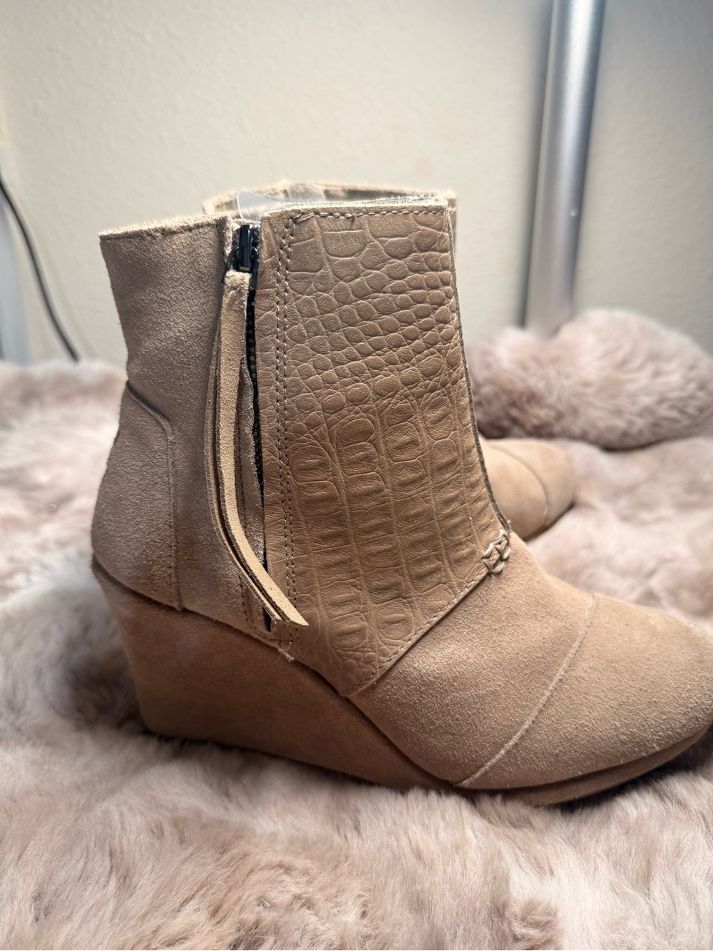 Toms Taupe Croc-Panel Suede Wedge Ankle Boots